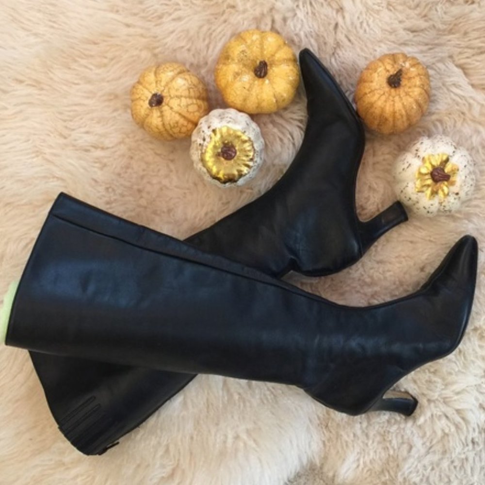 Black leather Knee high heeled Boots